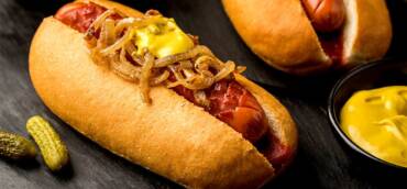Hot Dog de Salchicha Frankfurt Peñaranda con Mermelada de Cebolla y Tocino Peñaranda